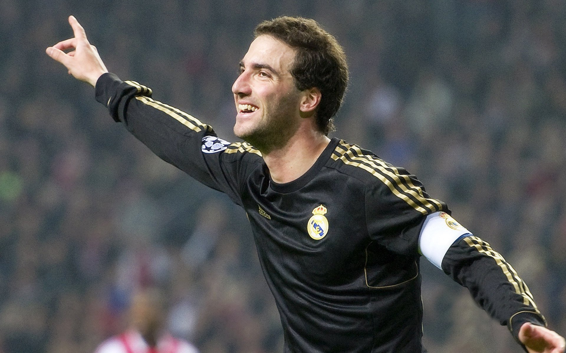 巴黎锋线组合再度打出高效进攻，巴黎锋线组合再度打出高效进攻